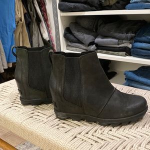 Size 8 black Sorel wedge ankle boots